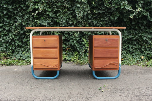 "Mach dir keine nassen Füße" - Klimawandel-Kunstschreibtisch von Studio Opknappers