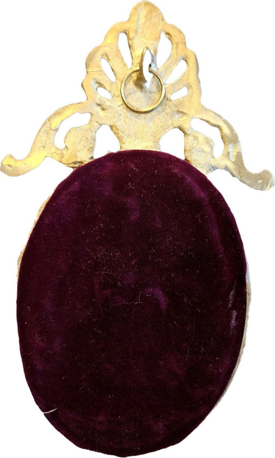 Image 1 of Vintage Hand gemalt Liebhaber Porzellanmalerei mit Messingrahmen Krone aus Ägypten