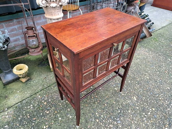 Image 1 of Antiker klassischer Teetisch, Weinschrank, Whisky Bar mit 3 Türen Abmessung 56x34cm und 76cm hoch