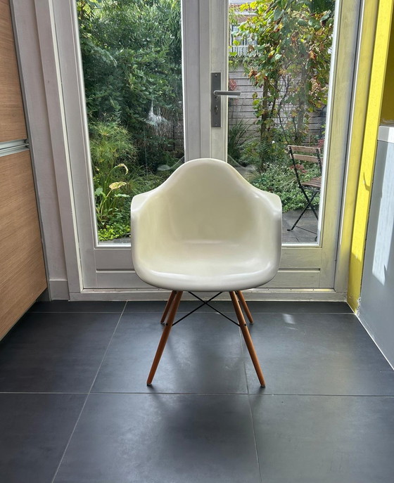 Image 1 of Vitra Eames Daw