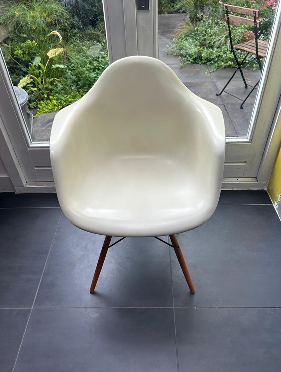 Image 1 of Vitra Eames Daw