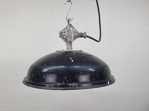Schwere industrielle Fabriklampe. Schwarz Emaille Pendelleuchte.