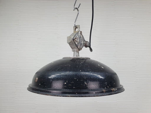 Schwere industrielle Fabriklampe. Schwarz Emaille Pendelleuchte.
