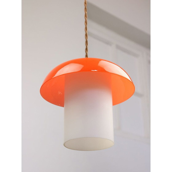 Image 1 of Mid Century Pendelleuchte aus orangefarbenem Glas und Messing