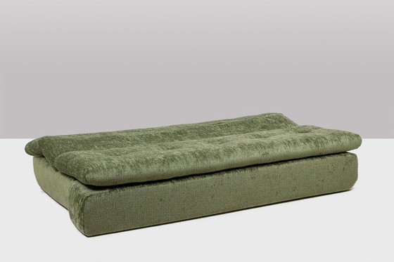 Image 1 of Airborne. Sofa-Bett aus grünem Samt. 1970S.
