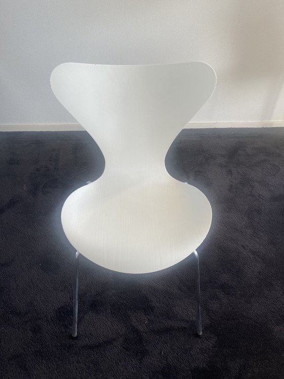 Image 1 of 8x Fritz Hansen Serie 7 Schmetterlingsstuhl Weiß lackiert