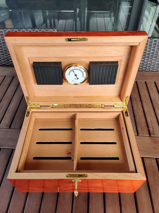 Image 1 of Lackierter Humidor
