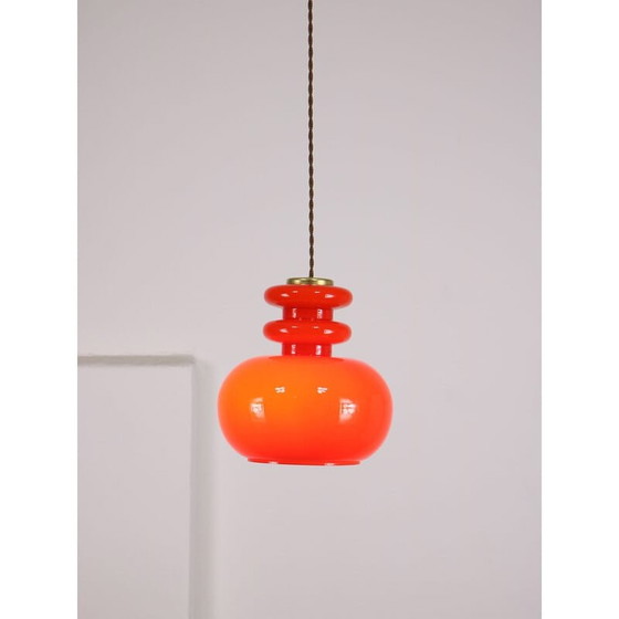 Image 1 of Mid Century Pendelleuchte aus rotem Glas und Messing
