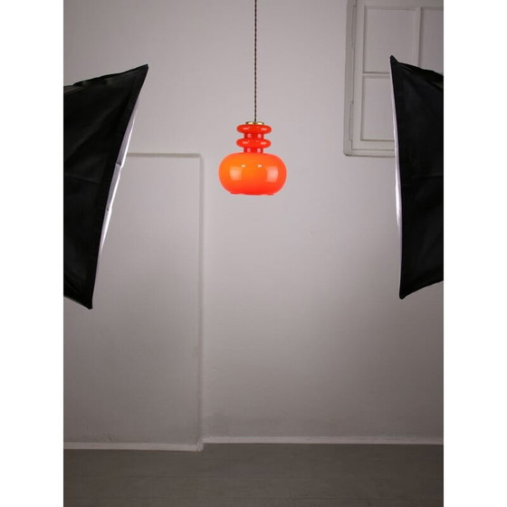 Image 1 of Mid Century Pendelleuchte aus rotem Glas und Messing