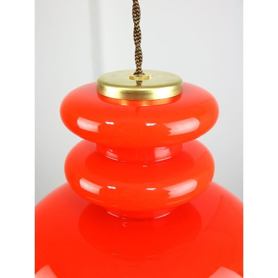 Image 1 of Mid Century Pendelleuchte aus rotem Glas und Messing