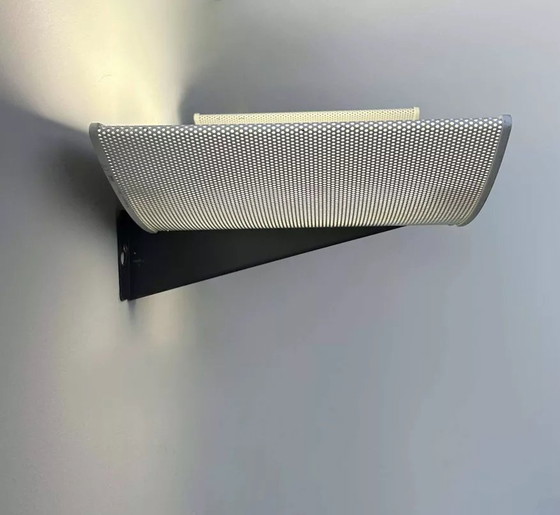 Image 1 of Modernistische Wandleuchte, Schwarz Und Weiß Lackiertes Metall, Italien 1980
