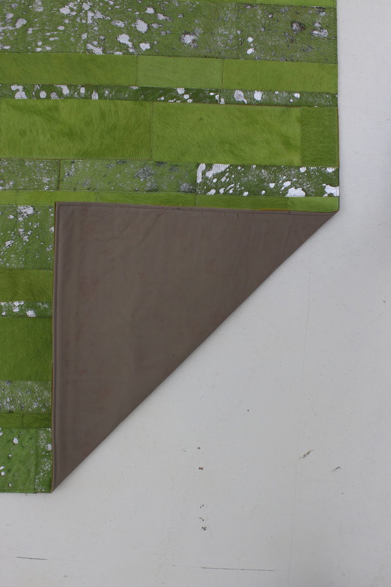 Image 1 of Haus der Teppiche Grüner koeienhuid tapijt