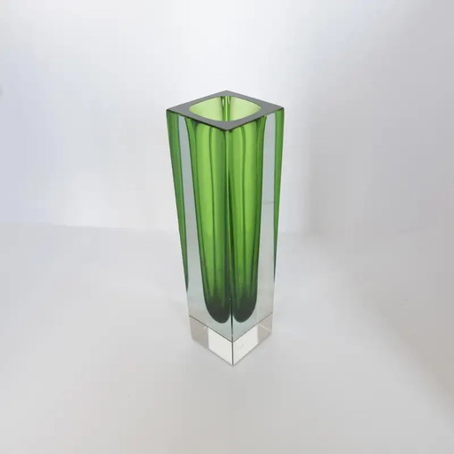 Vintage kleine geometrische Vase aus grünem "Sommerso" Muranoglas, Stil Flavio Poli – vazen, Murano Glass (photo 2 of 5)