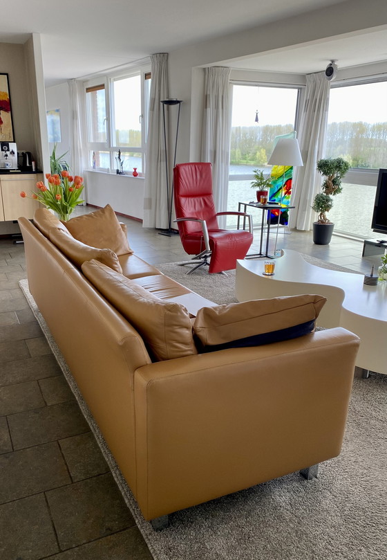 Image 1 of Montel Bank