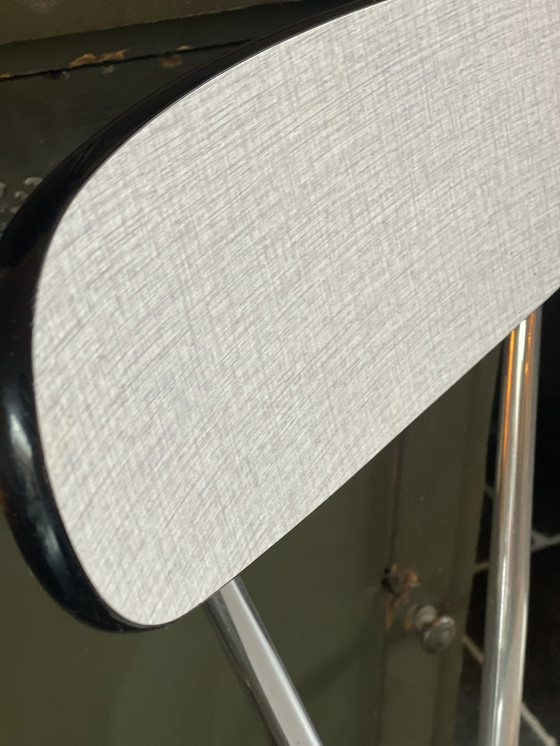 Image 1 of Satz von 3 Formica Stühlen mit Chrom in schönem Zustand. 1960s.
