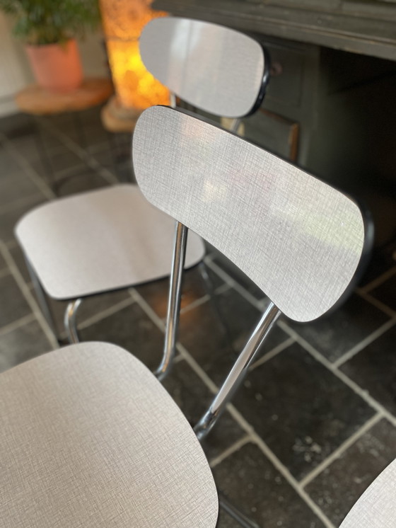Image 1 of Satz von 3 Formica Stühlen mit Chrom in schönem Zustand. 1960s.
