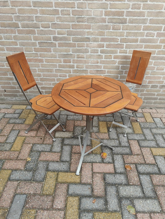 Image 1 of 2 Zwei Cappuccino Klappstühle und Klapptische Original Set