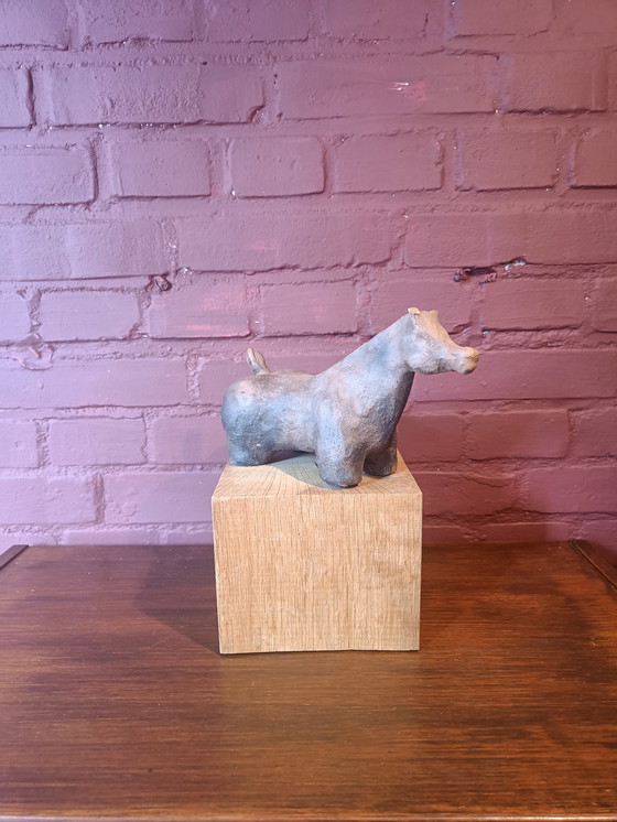 Image 1 of Pferdestatue auf Sockel