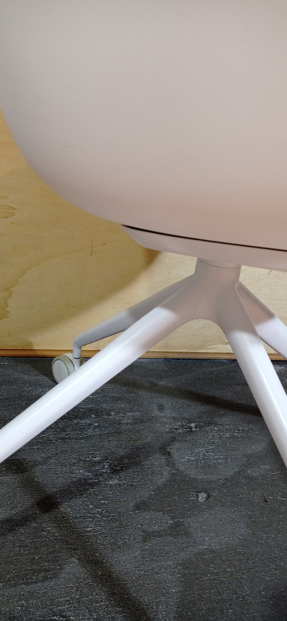 Image 1 of ARPER Duna 02 Sessel auf Rollen aus hellgrauer Kvard- Wolle von Studio LAM