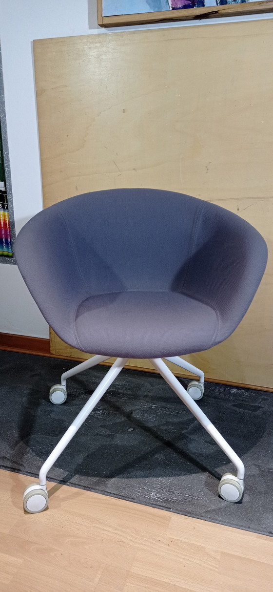 Image 1 of ARPER Duna 02 Sessel auf Rollen aus hellgrauer Kvard- Wolle von Studio LAM
