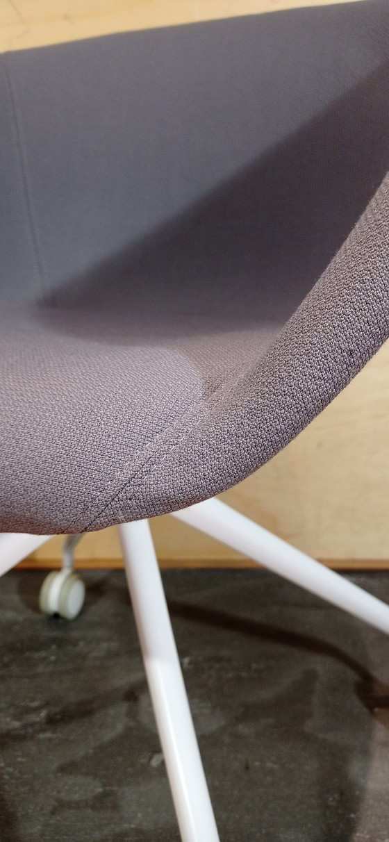 Image 1 of ARPER Duna 02 Sessel auf Rollen aus hellgrauer Kvard- Wolle von Studio LAM