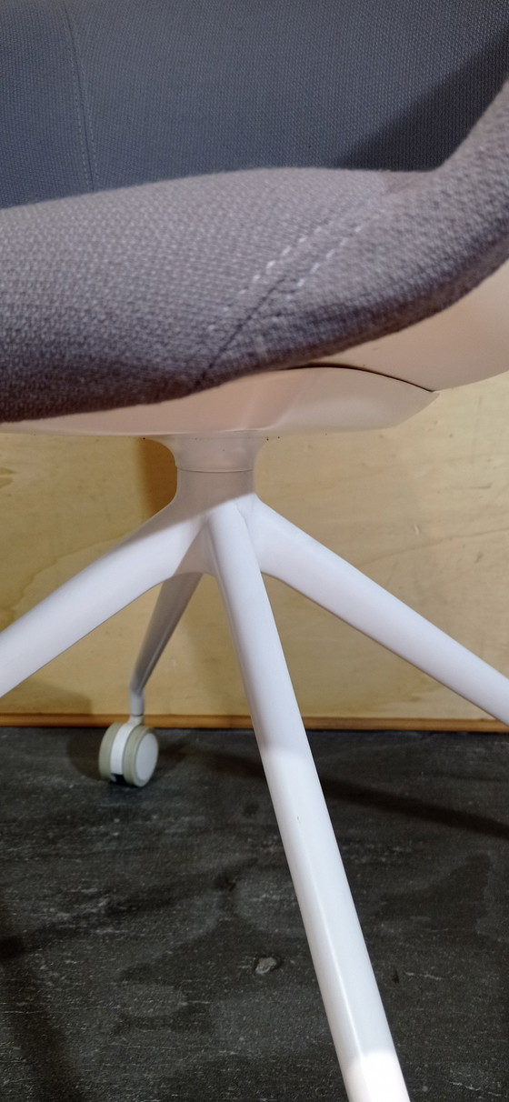 Image 1 of ARPER Duna 02 Sessel auf Rollen aus hellgrauer Kvard- Wolle von Studio LAM