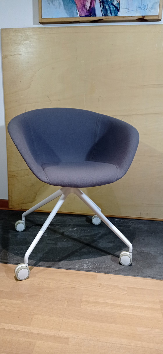 Image 1 of ARPER Duna 02 Sessel auf Rollen aus hellgrauer Kvard- Wolle von Studio LAM