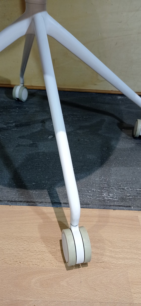 Image 1 of ARPER Duna 02 Sessel auf Rollen aus hellgrauer Kvard- Wolle von Studio LAM