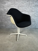 Vitra La Fonda Fiberglas Sessel Eames