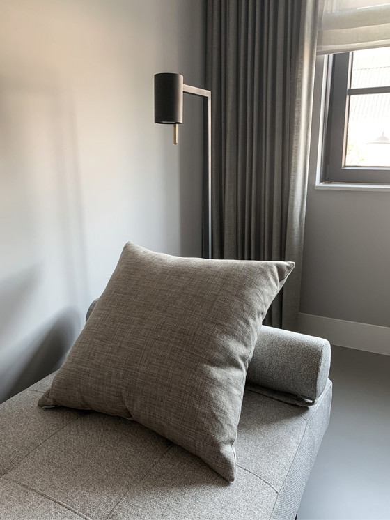 Image 1 of Taupefarbene Claudi-Kissen