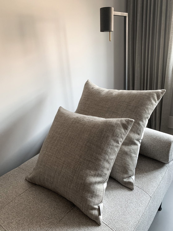 Image 1 of Taupefarbene Claudi-Kissen