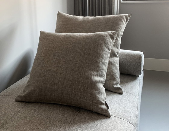 Image 1 of Taupefarbene Claudi-Kissen