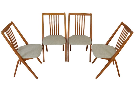 Image 1 of 4 schwedische Esszimmerstühle „Hakafot“.