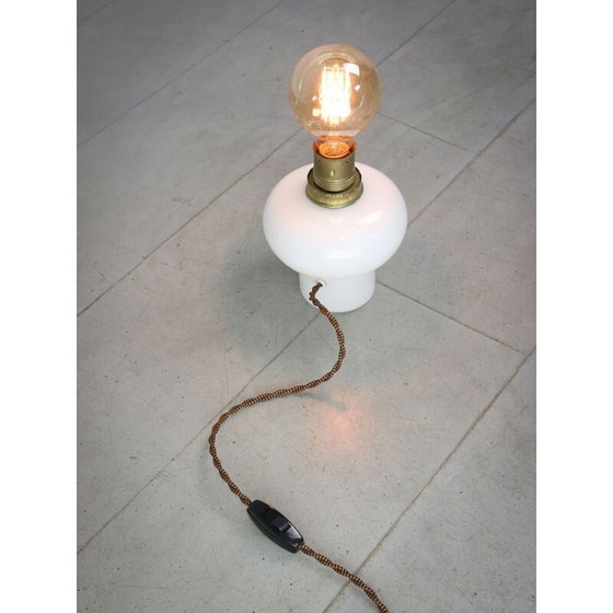 Image 1 of Mid Century Italienische Tischlampe aus Messing und Opalin