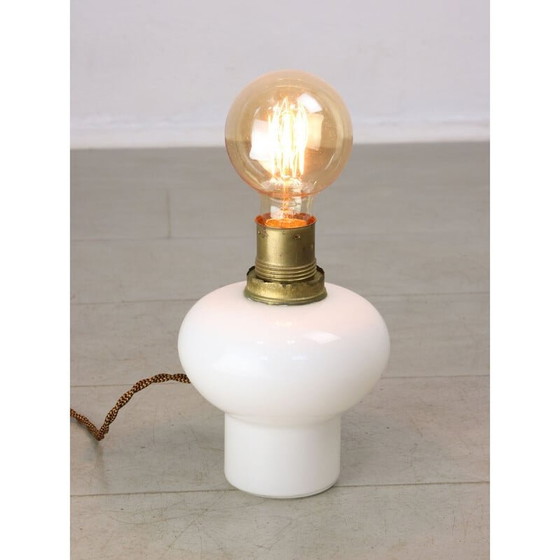 Image 1 of Mid Century Italienische Tischlampe aus Messing und Opalin