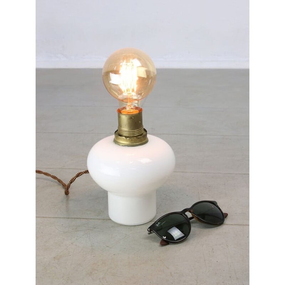 Image 1 of Mid Century Italienische Tischlampe aus Messing und Opalin