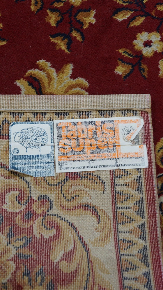 Image 1 of Roter orientalischer Wollteppich mit gelben Blumen, 285 x 200 cm