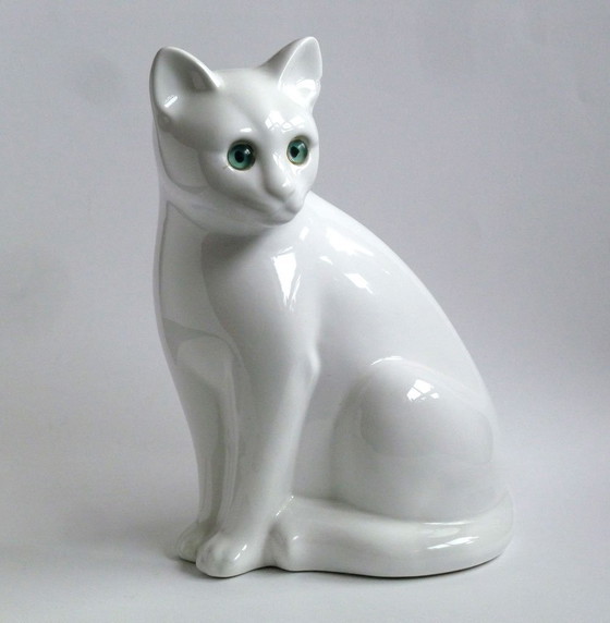 Image 1 of Weißer Panzer aus Keramik mit Glasaugen Elpa Alcobaça, Portugal