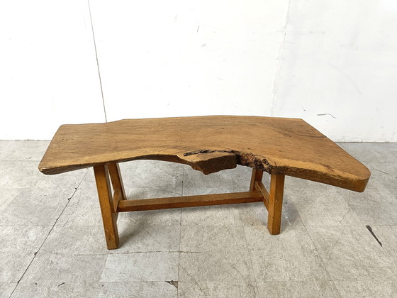 Image 1 of Die Tiefe: Brutalistischer Couchtisch aus Holz, 1960er Jahre