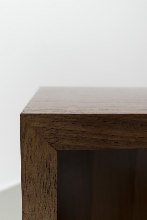 Image 1 of Niedriges Bücherregal auf neuen Schlaufenbeinen