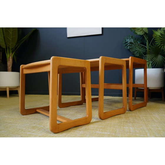 Image 1 of Mid Century Schwedisch blass Teakholz Verschachtelungstische