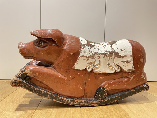 Antikes Hobble-Schwein aus dem frühen 20. Indonesisches, handgefertigtes Unikat.