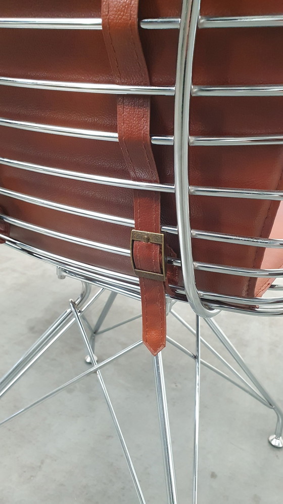 Image 1 of 2 Design-Drahtstühle Chrom mit cognacfarbenen Sitzpolstern