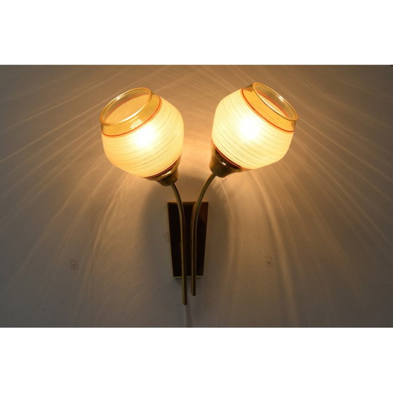 Image 1 of Mid Century Wandleuchte aus Glas und Messing von Kamenicky Senov, Tschechoslowakei 1960er Jahre