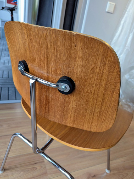 Herman Miller 'Eames' DMC (Esszimmerstuhl Metall)