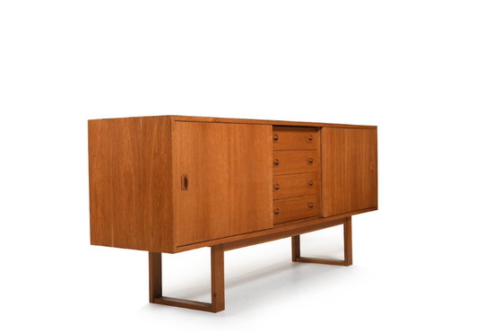 Image 1 of Dänisches Sideboard mit Kufen aus Eiche, 1960er Jahre.