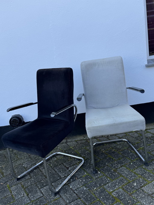 Paar Stahlrohr-Armlehnstühle