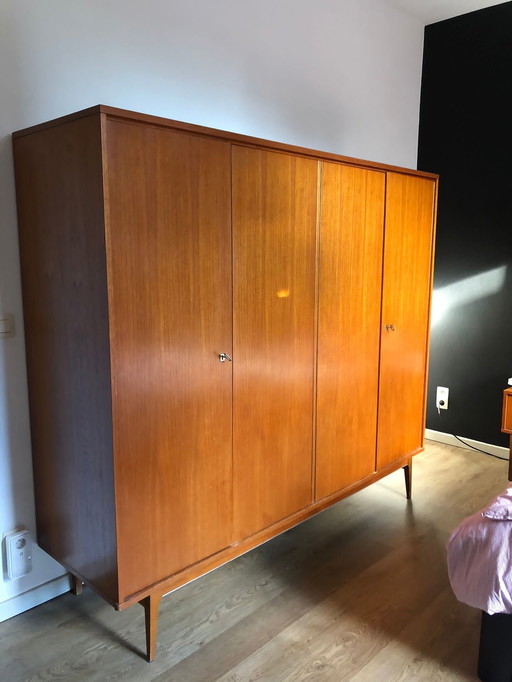 Vintage viertüriger Kleiderschrank