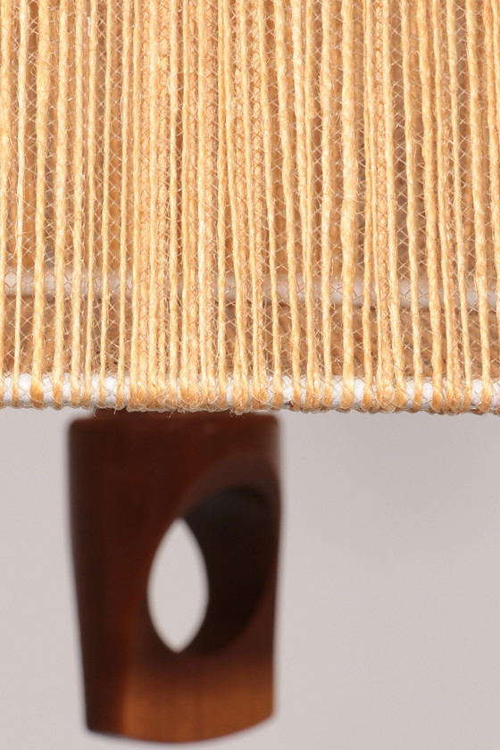 Image 1 of Anzeige Bild Vintage Temde Pendelleuchte mit Nussbaum und Raffia 1960S