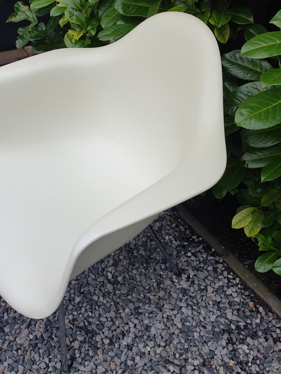 Image 1 of DAX Vitra Eames Stuhl